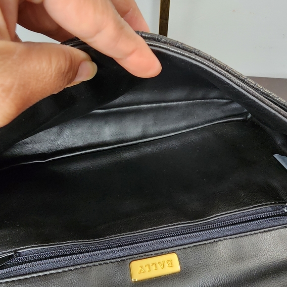 BALLY authentic vintage quilted leather two way shoulder crossbody - Picture 12 of 15